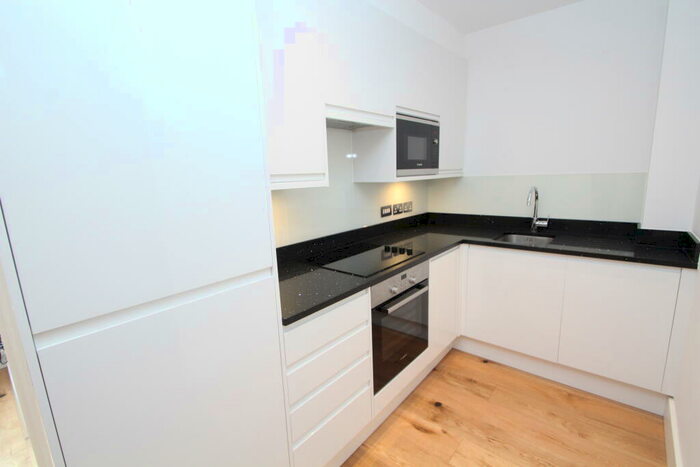 1 Bedroom Apartment To Rent In **First Month'S Rent Half Price** High Street, Croydon, CR0