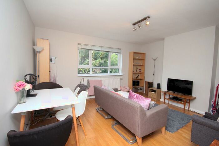 3 Bedroom Flat To Rent In New North Road, Hoxton, London, N1