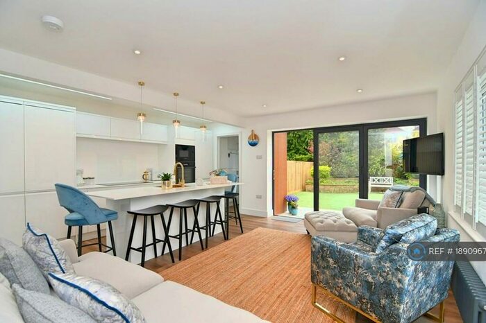 3 Bedroom Flat To Rent In Parkwood Road, Bournemouth, BH5