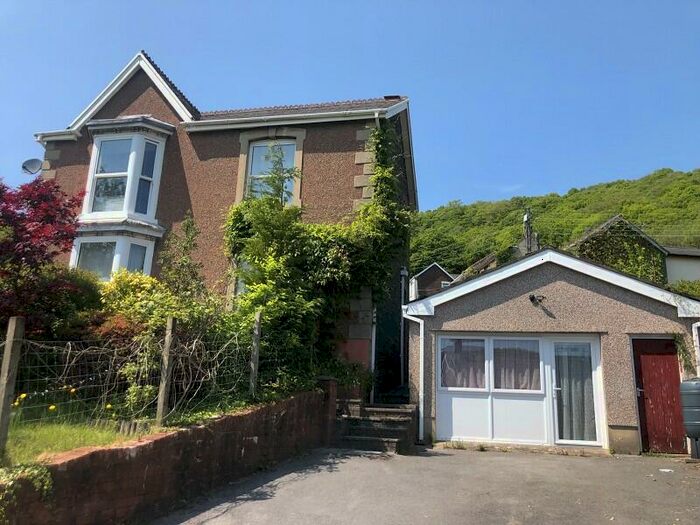 4 Bedroom Detached House To Rent In Birchfield Road, Pontardawe, Swansea., SA8