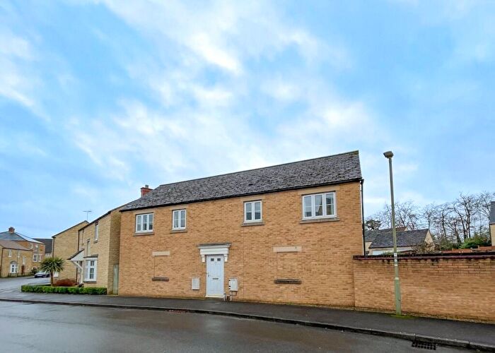 2 Bedroom House To Rent In Meadow Lane, Witney, Oxfordshire, OX28