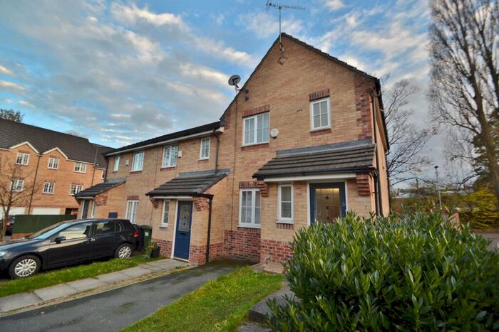3 Bedroom Town House To Rent In Brandon Way Crescent, Leeds, LS7