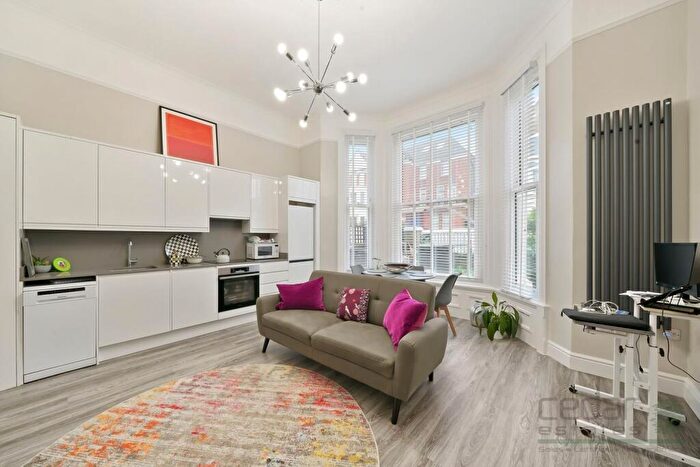 2 Bedroom Flat To Rent In Cleve Road, South Hampstead, NW6