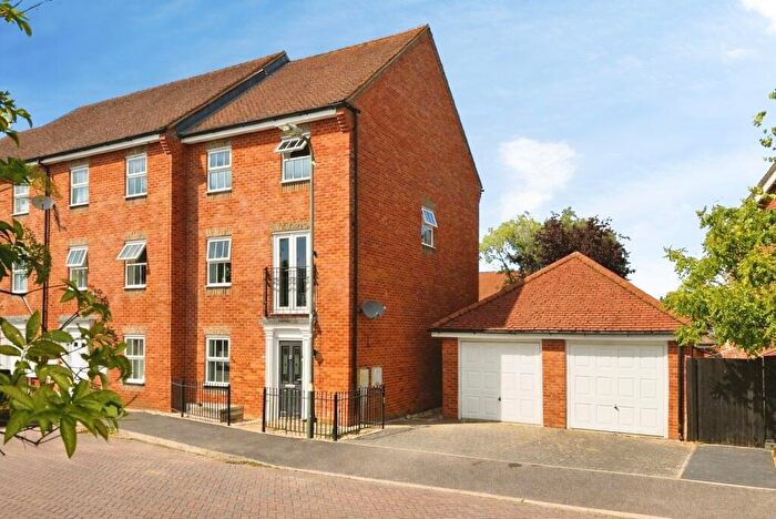 3 Bedroom End Of Terrace House For Sale In Creswell, Hook, Hampshire, RG27