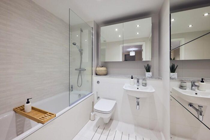 2 Bedroom Apartment To Rent In Leodis Square, Sweet Street, Leeds, LS11