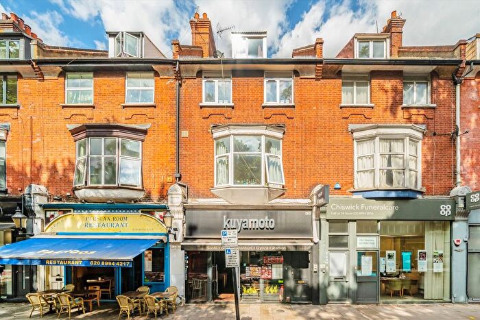 3 Bedroom Flat To Rent In Chiswick High Road, Chiswick, W4