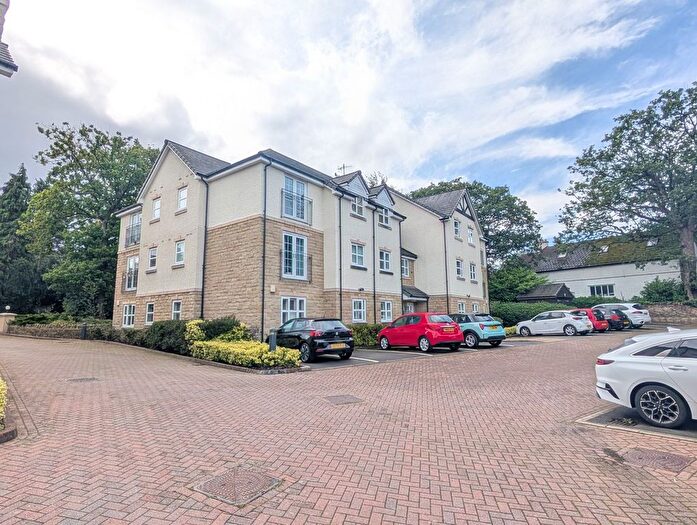 2 Bedroom Flat For Sale In Nab Lane, Nab Wood, Shipley, BD18