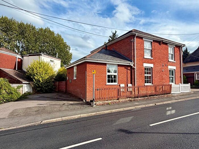 3 Bedroom Semi-Detached House For Sale In West End, Southampton, SO18