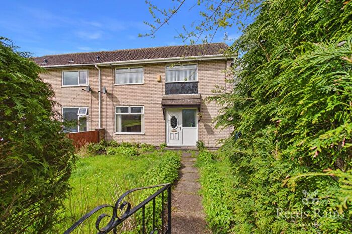 3 Bedroom End Of Terrace House For Sale In Hattersley Road West, Hyde, Greater Manchester, SK14