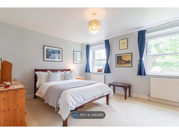 3 Bedroom Flat To Rent In Holmleigh Court, London, SW16