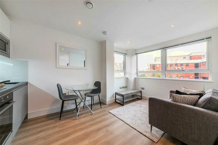 Apartment To Rent In Wood Street, East Grinstead, West Sussex, RH19