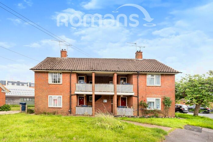 1 Bedroom Flat To Rent In Cherry Tree Close, Farnham, GU9