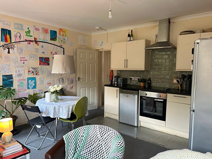 4 Bedroom Flat To Rent In Pinchin Street, Aldgate, E1