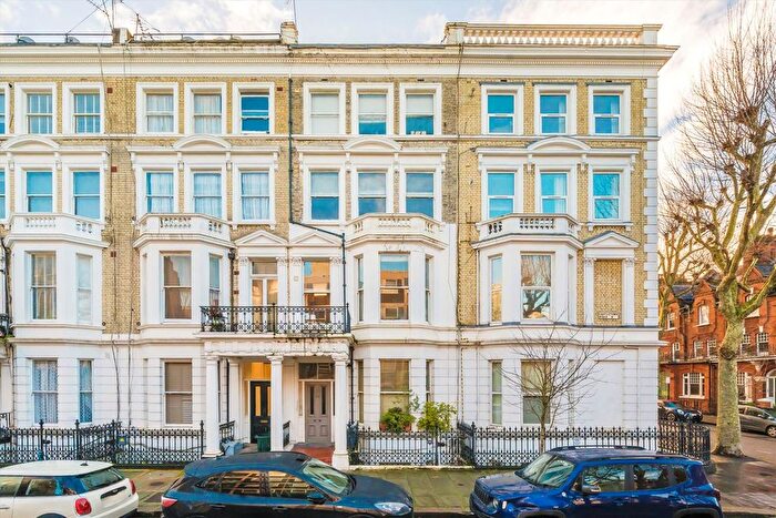 2 Bedroom Flat To Rent In Castletown Road, West Kensington, W14