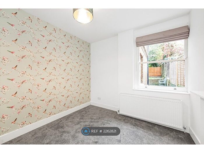 1 Bedroom Flat To Rent In Gipsy Road, London, SE27