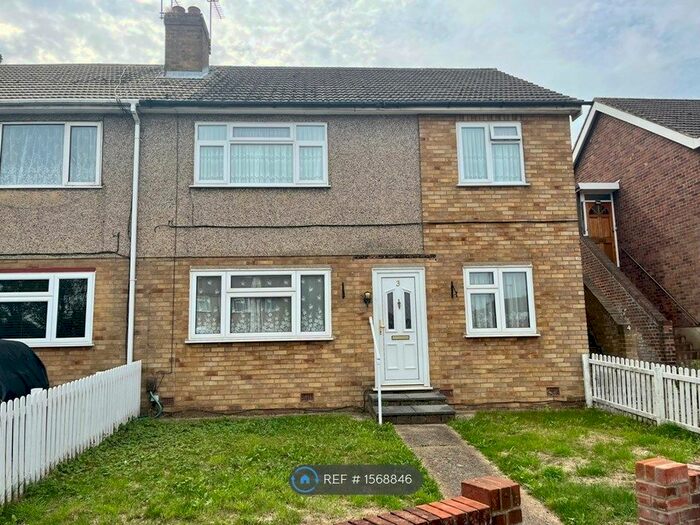 2 Bedroom Maisonette To Rent In Woodcote Close, Cheshunt, Waltham Cross, EN8
