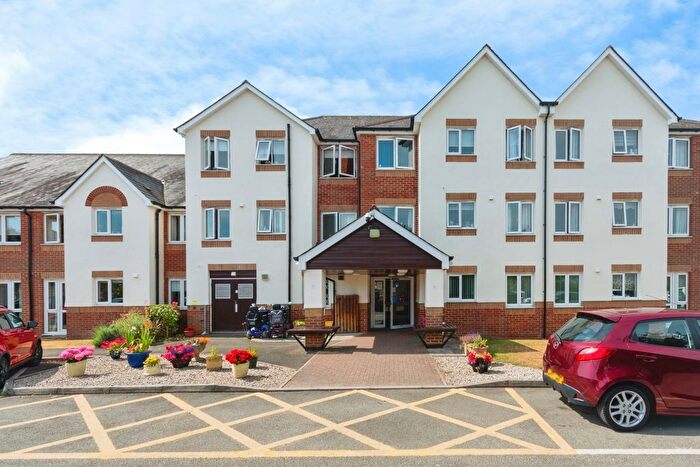 1 Bedroom Flat For Sale In D'arcy Court, Newton Abbot, TQ12