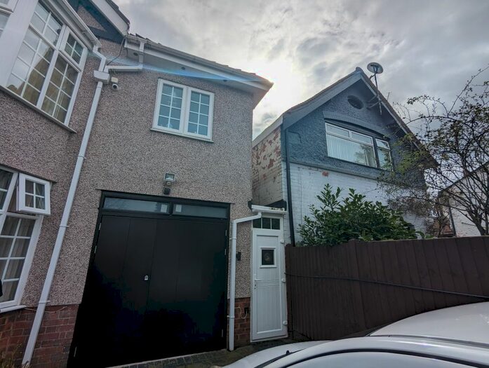 1 Bedroom Flat To Rent In Showell Green Lane, Sparkhill, Birmingham, B11