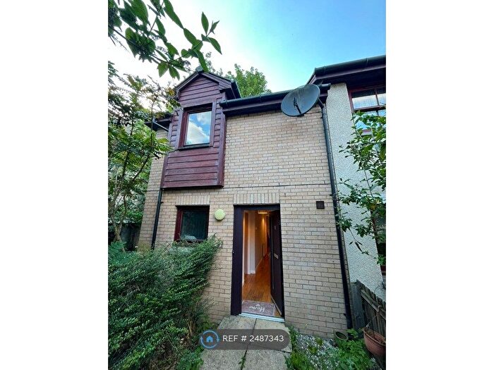 2 Bedroom Terraced House To Rent In Fitzroy Lane, Glasgow, G3