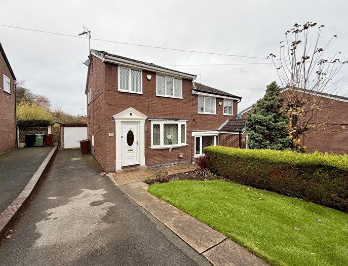 3 Bedroom Semi Detached House For Sale In Greenfield View, Kippax, Leeds, LS25