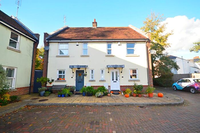 3 Bedroom Semi-Detached House To Rent In Wheelwrights Close, Arundel, BN18