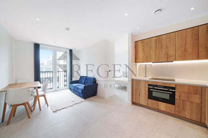 Apartment To Rent In Jacquard Point, Tapestry Way, E1