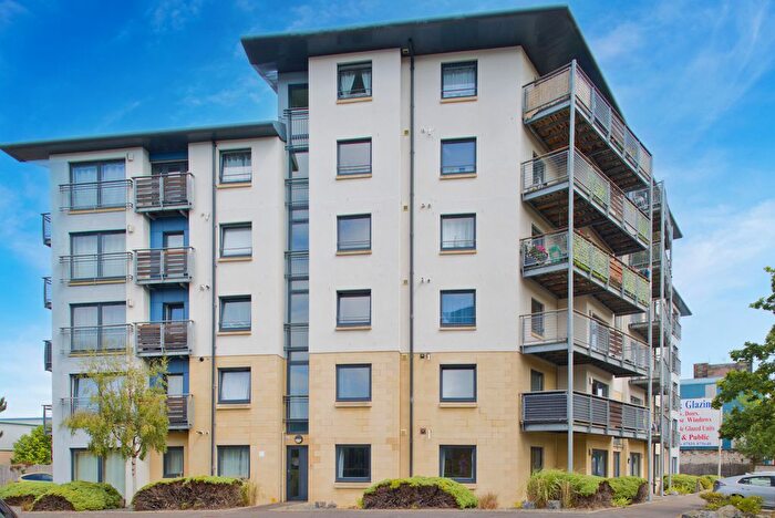 2 Bedroom Flat For Sale In / Pefferbank, Edinburgh, EH16