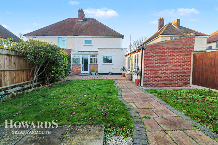 3 Bedroom Semi-Detached House For Sale In Lawn Avenue, Great Yarmouth, NR30