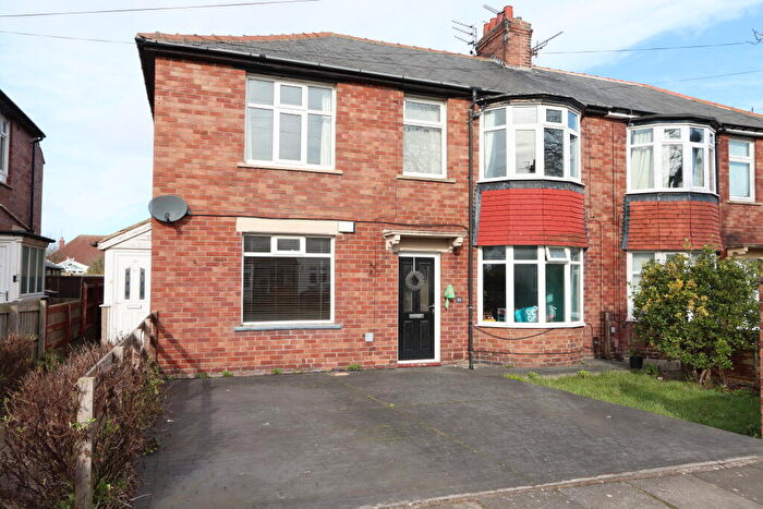 2 Bedroom Flat For Sale In Monks Avenue, West Monkseaton, Whitley Bay, NE25