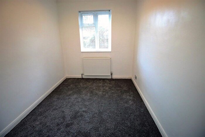 3 Bedroom Flat To Rent In Cambria Close, Hounslow, TW3