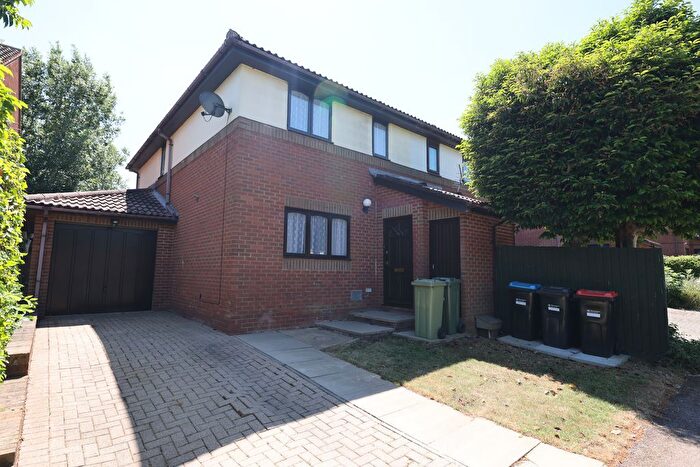 3 Bedroom Semi Detached House For Sale In Dunchurch Dale, Walnut Tree, Milton Keynes, MK7