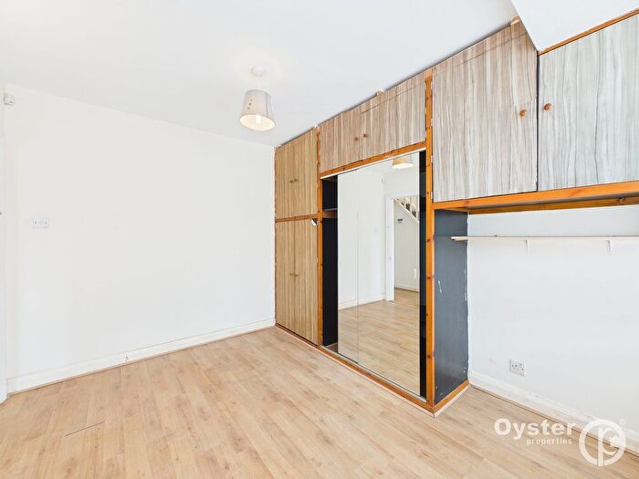 4 Bedroom Semi-Detached House To Rent In Taunton Way, Stanmore, HA7