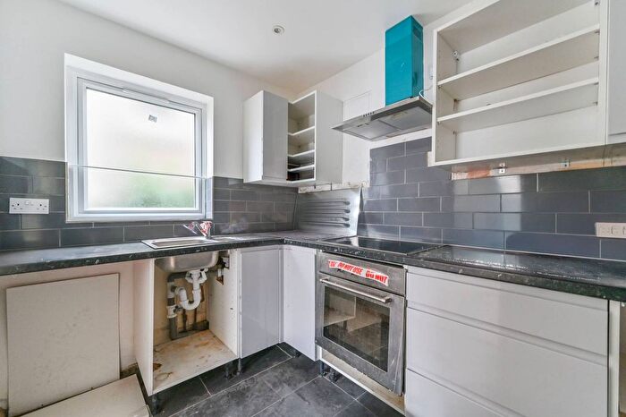 1 Bedroom Flat For Sale In Holmesdale Road, South Norwood, London, SE25