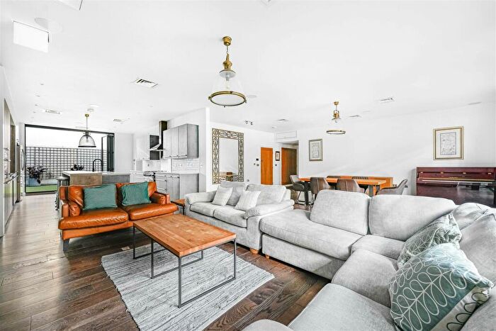 3 Bedroom Apartment To Rent In Frankie House, Whitby Street, Shoreditch, E1