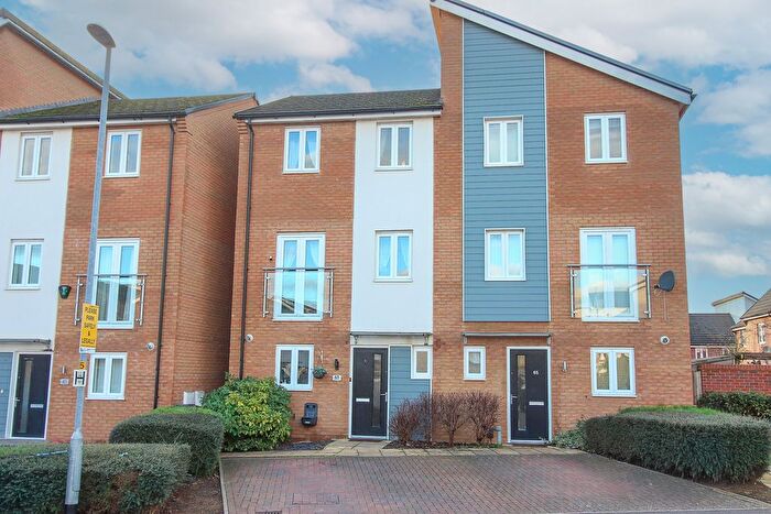 4 Bedroom Semi-Detached House For Sale In Waterside Road, Wellingborough, NN8