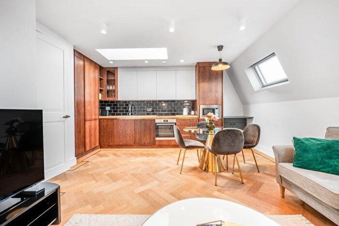 1 Bedroom Flat To Rent In Lavender Hill, Clapham Common, SW11