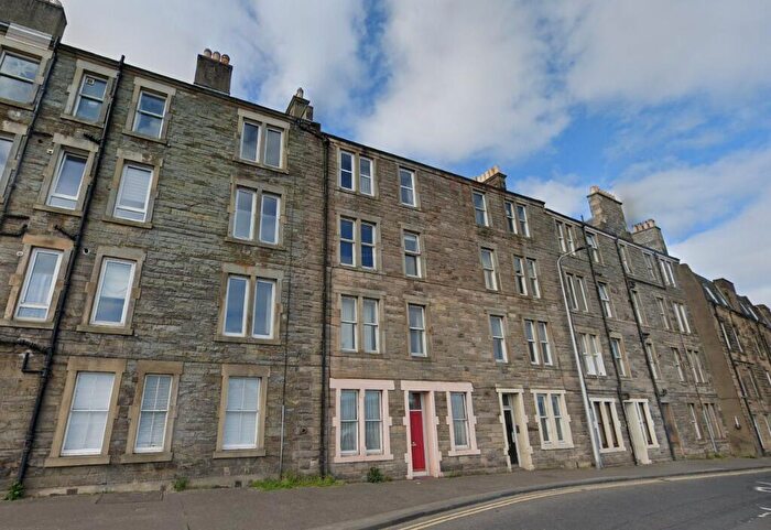 2 Bedroom Flat To Rent In Lower Granton Road, Trinity, Edinburgh, EH5