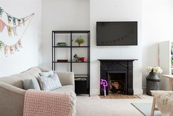 2 Bedroom Flat For Sale In London Road, Redhill, RH1