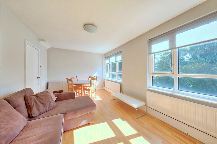 2 Bedroom Flat To Rent In Crieff Court, Teddington, TW11