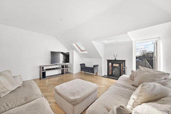 3 Bedroom Flat To Rent In Bycullah Road, Enfield, EN2