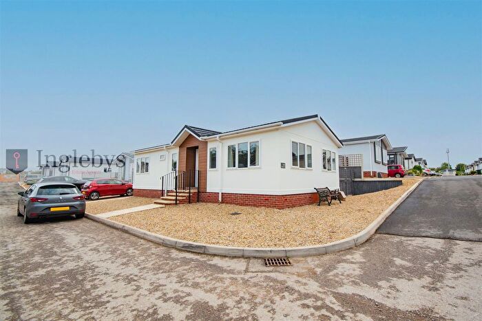 2 Bedroom Mobile/park Home For Sale In Hazelgrove, Milton Street, Saltburn By The Sea, TS12