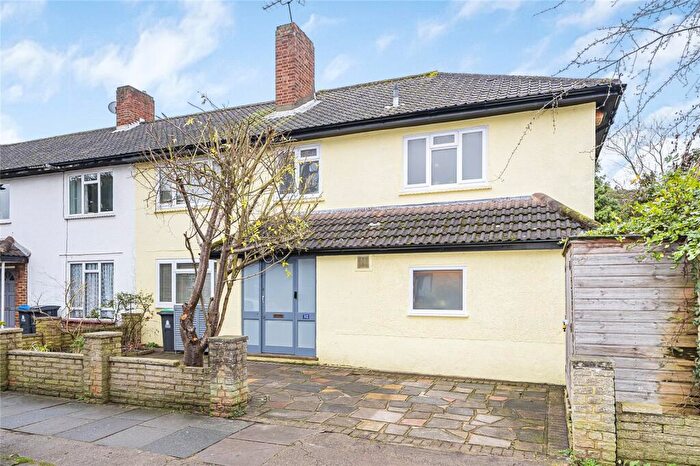 4 Bedroom End Of Terrace House For Sale In Chestnut Grove, New Malden, KT3