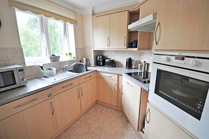 1 Bedroom Flat For Sale In Garrett Court, Vicarage Lane, Hailsham, BN27