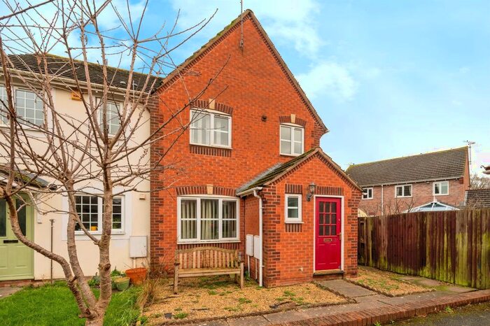 3 Bedroom End Of Terrace House For Sale In Dunmow Avenue, Harley Bakewell, Worcester, WR4