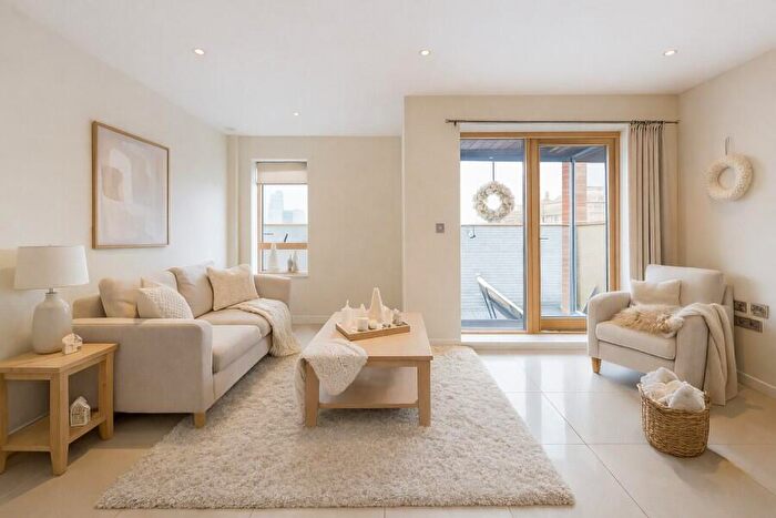 1 Bedroom Apartment To Rent In Apt . :: Ice Plant, M4