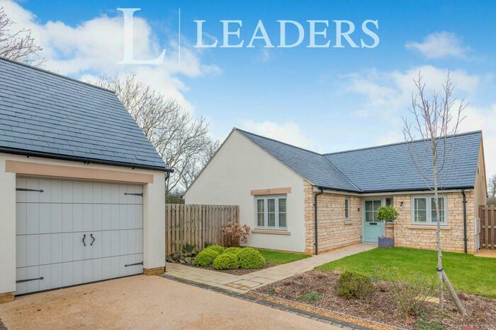 2 Bedroom Bungalow To Rent In Tannery Gardens, OX18