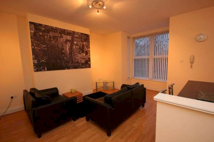 2 Bedroom Flat To Rent In Mossley Road, Ashton Under Lyne OL6