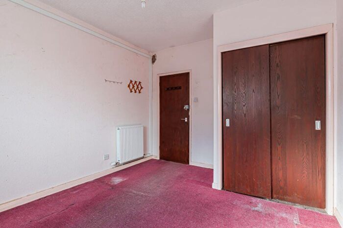 2 Bedroom Flat For Sale In / West Pilton Crossway, Edinburgh, EH4