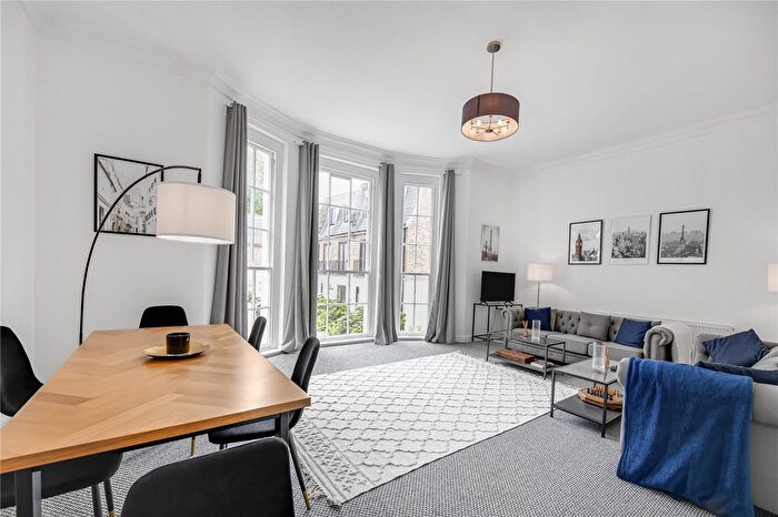 2 Bedroom Flat To Rent In Parkland Gardens, Wimbledon, London, SW19
