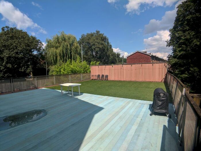 2 Bedroom Flat To Rent In Barlow Moor Road, Didsbury, Manchester, M20